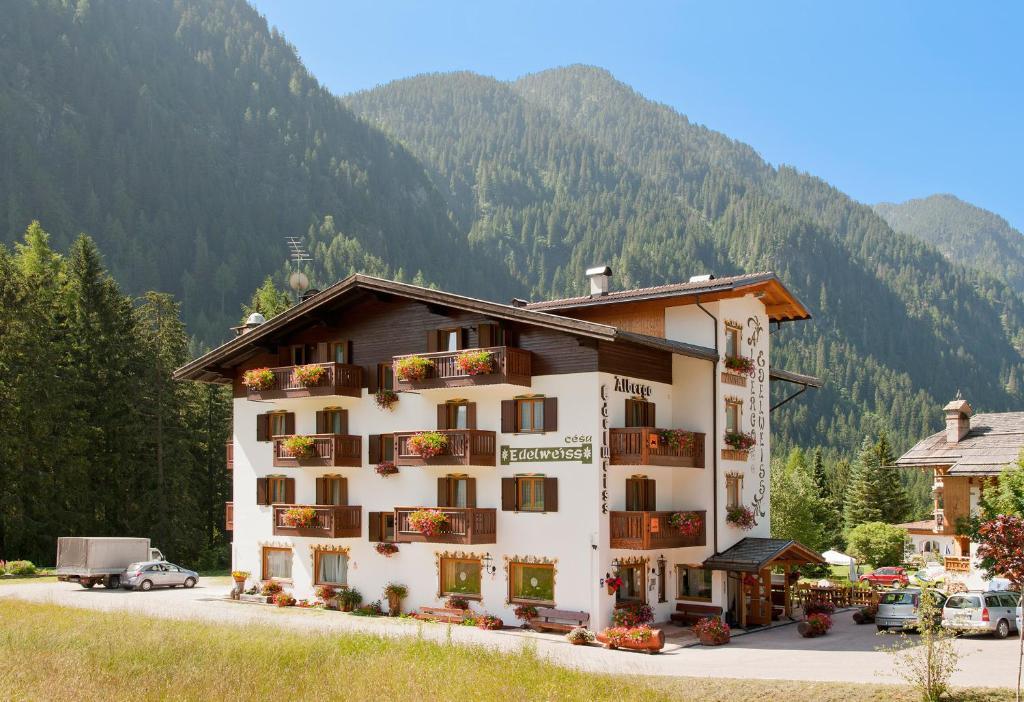 Cesa Edelweiss Living & Spa Campitello di Fassa Luaran gambar