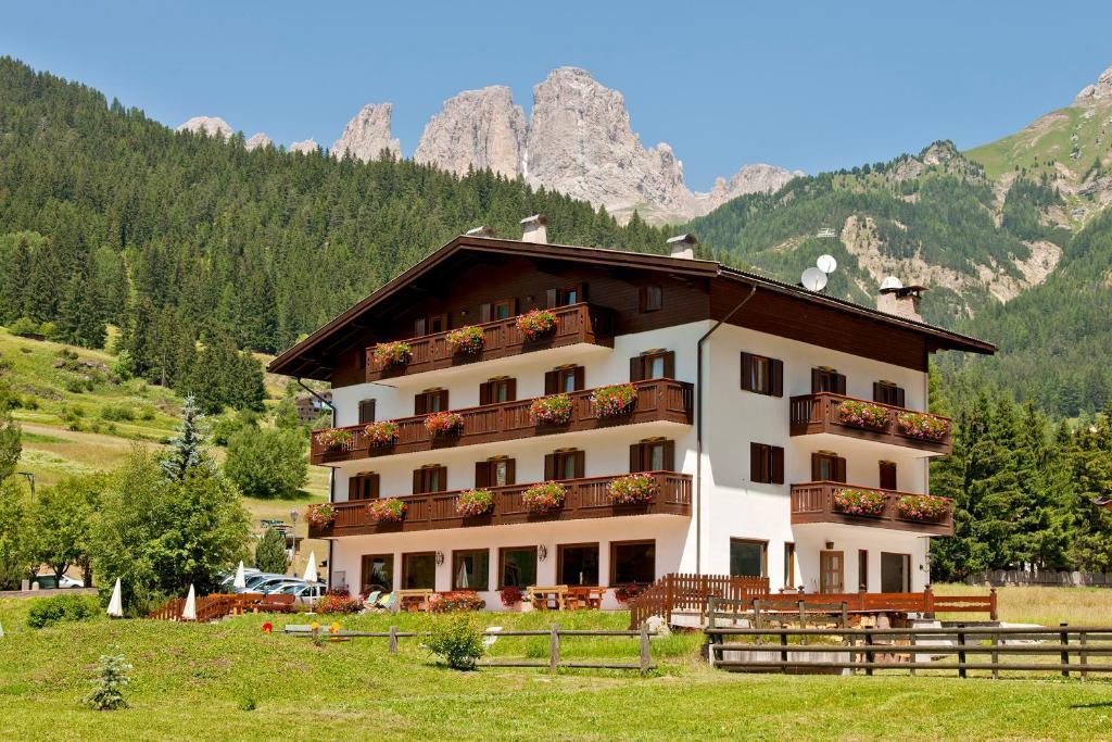 Cesa Edelweiss Living & Spa Campitello di Fassa Luaran gambar